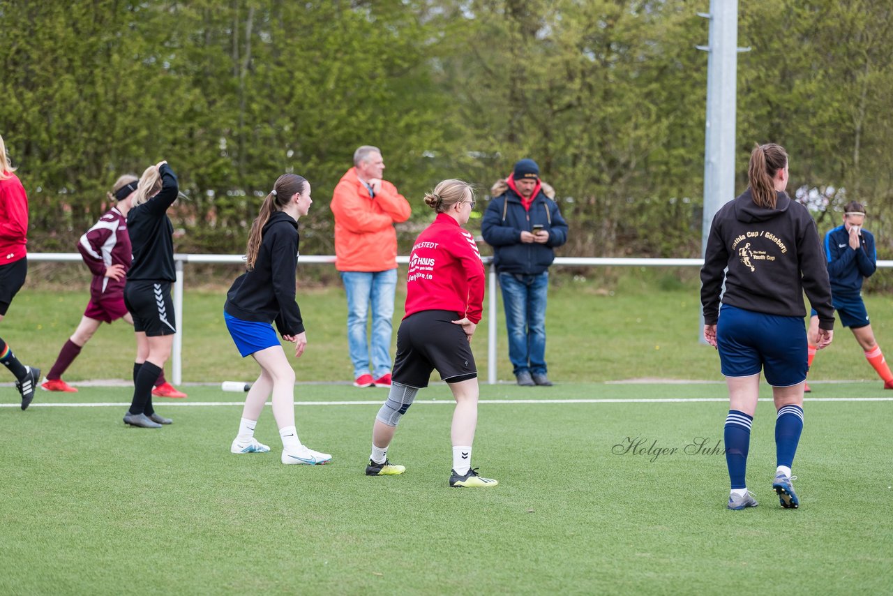 Bild 105 - Co-Trainerin der Frauen Nationalmannschaft Britta Carlson in Wahlstedt